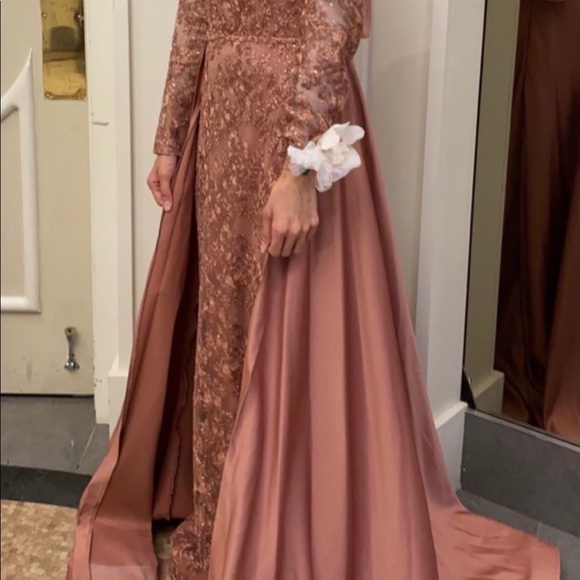 Beautiful gown in blush- Excellent condition worn only once Modest Dress - Picture 3 of 3